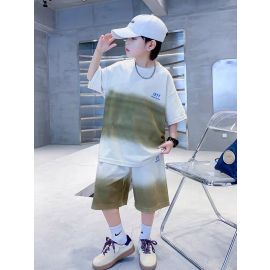 طقم بتصميم رياضي أنيق بتيشيرت نصف كم وبنطال طويل فضفاض للأولاد