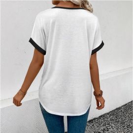 تيشيرت نسائي قصير الأكمام بياقة على شكل حرف V 