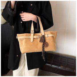 شنطة نسائي مزينه ب احزمه