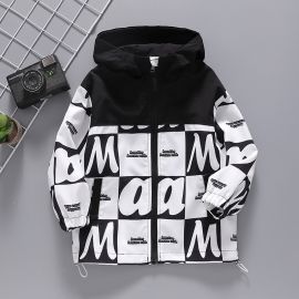 جاكيت أنيق بخامة خريفية دافئة مزود بقبعة وجيوب جانبية للأولاد 