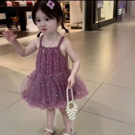 فستان بناتي صيفي من التل ، المزين بالنجوم الامعة بحمالات رفيعة مع كشكشة على الأطراف