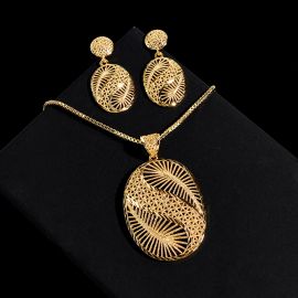 طقم نسائي ذهبي بشكل بيضاوي