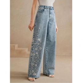 بنطلون جينز مزين بتطريزات مصنوع من قماش الدنيم للسيدات