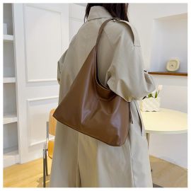 شنطة يد نسائية كبيرة الحجم بتصميم عصري