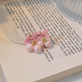 اقراط وردية ناعمه