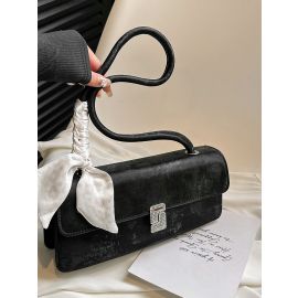 شنطة كتف مربعة سادة اللون من الجلد للسيدات