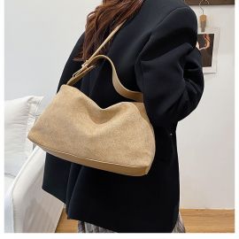 شنطه نسائي ناعمه بلون موحد