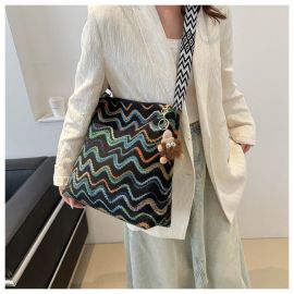 شنطه نسائي مخططة بالوان