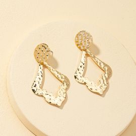 اقراط نسائية عصرية