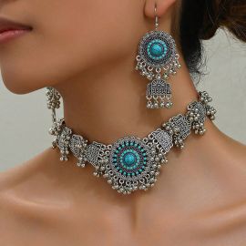 قلادة وأقراط على شكل برعم زهري عتيق