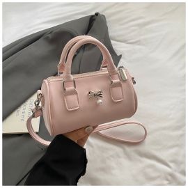  حقيبة نسائية تتميز بفيونكا  