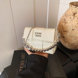 شنطة نسائي بتصميم عصري