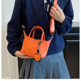 شنطة يد نسائي ذات سعه مع قلاده