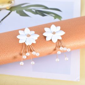 اقراط نسائي على شكل زهره