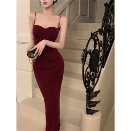 فستان نسائي بحمالات