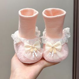 أحذية وجوارب شتوية تصل لمنتصف الساق للفتيات المولودات 