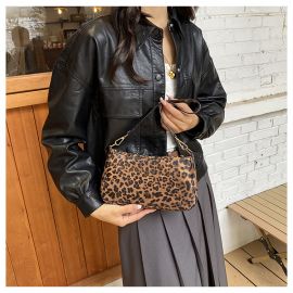 شنطه يد نسائي بنمط الفهد