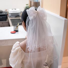 طرحة مزدوجة الطبقات مع فيونكة زفاف