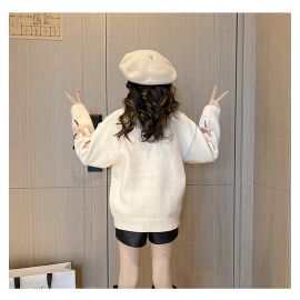 سويت شيرت بناتي مزين بورود