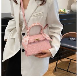 حقيبة يد نسائية ناعمه