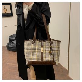 شنطه كتف نسائي مع قلاده 