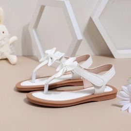 حذاء بناتي مسطح بتصميم عصري