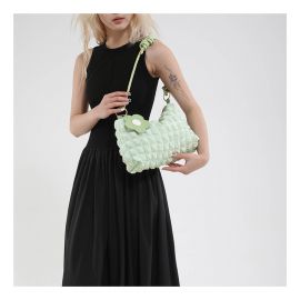 شنطة نسائي كاجوال مع قلاده على شكل ورده