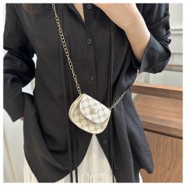 شنطة نسائي بحجم صغير