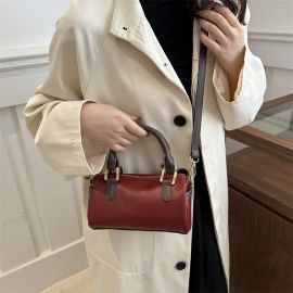 حقيبة يد نسائية متوسطة الحجم مع خانات جانبيه