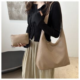 حقيبة نسائية بسعة كبيرة مع محفظه صغيرة الحجم