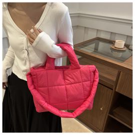 شنطة يد نسائي كبيره الحجم