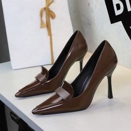 حذاء نسائي أنيق للمناسبات بتصميم فاخر ولمسة راقية