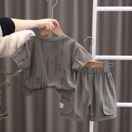 طقم صيفي بستايل كاجوال بخامة ناعمة وقصة مريحة للاستخدام اليومي للأولاد