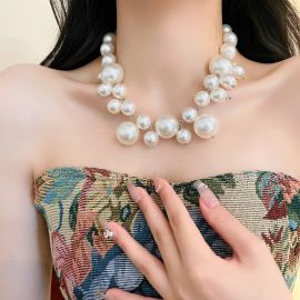 عقد لؤلؤ على الطراز الفرنسي بتصميم فاخر ومثالي للارتداء للسيدات 