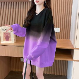 سويت شيرت بتصميم كلاسيكي برقبة دائرية وألوان متدرجة للسيدات