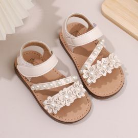 حذاء بناتي مزين بورود ولؤلؤ