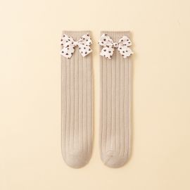 جوارب قطنية تصل لمنتصف الساق بفيوكة منقطة للفتيات الرضع / زوجين