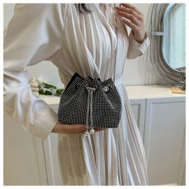 شنطة نسائي مزينه بحجر الراين