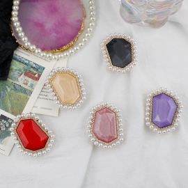 حامل هاتف على شكل احجار كريمة مطرزة باللؤلؤ / قطعتين 