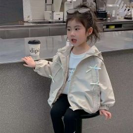  سترة واقية من الرياح بغطاء رأس بتصميم كاجوال أنيق مناسب لفصلي الخريف والربيع