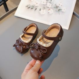 احذيه للبنات مزينه بفيونكا وقماش الدانتيل