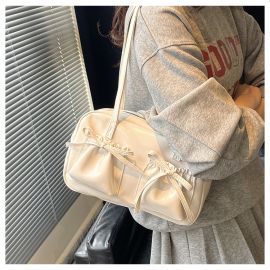 شنطة نسائي بجيوب مزينه بفيونكا