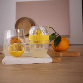 عصارة يدوية سهلة الاستخدام