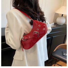 شنطة نسائي صغيره مزينه باحزمه