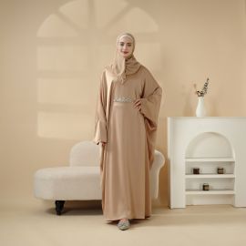 رداء نسائي عربي ، عباية مخصرة مرصع بأحجار الراين بلون سادة