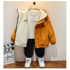 جاكت ولادي باكمام طويله وياقه مرفوعه