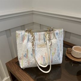 حقيبة كتف نسائية مزينه بسلاسل دائرية