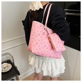 شنطة نسائي ذات سعه مع محفظه صغيره الحجم