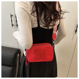 شنطة نسائي مربعه صغيره الحجم