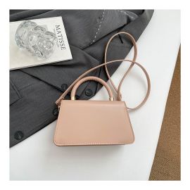 شنطة صغيرة مربعة الشكل